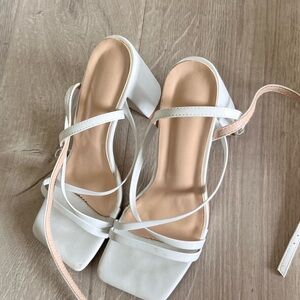 White Sandals with Chunky heel size 7 like new